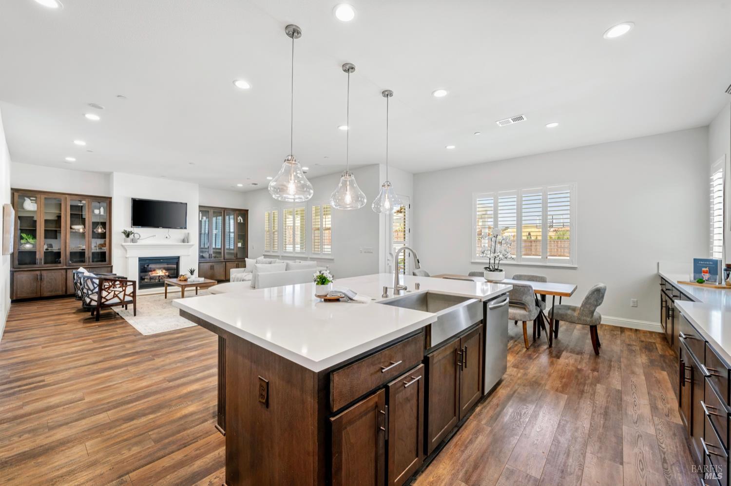 6006 Peacock Ct