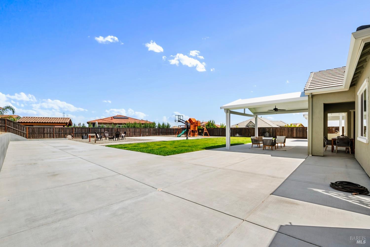 6006 Peacock Ct
