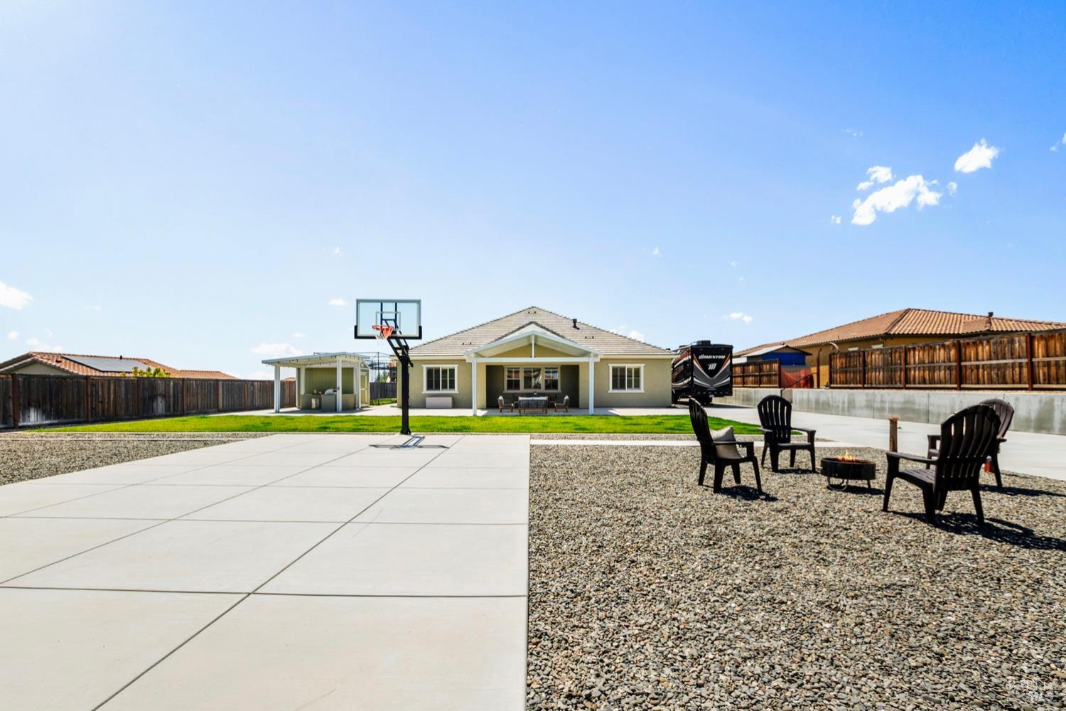 6006 Peacock Ct