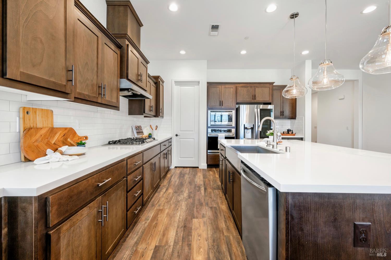 6006 Peacock Ct