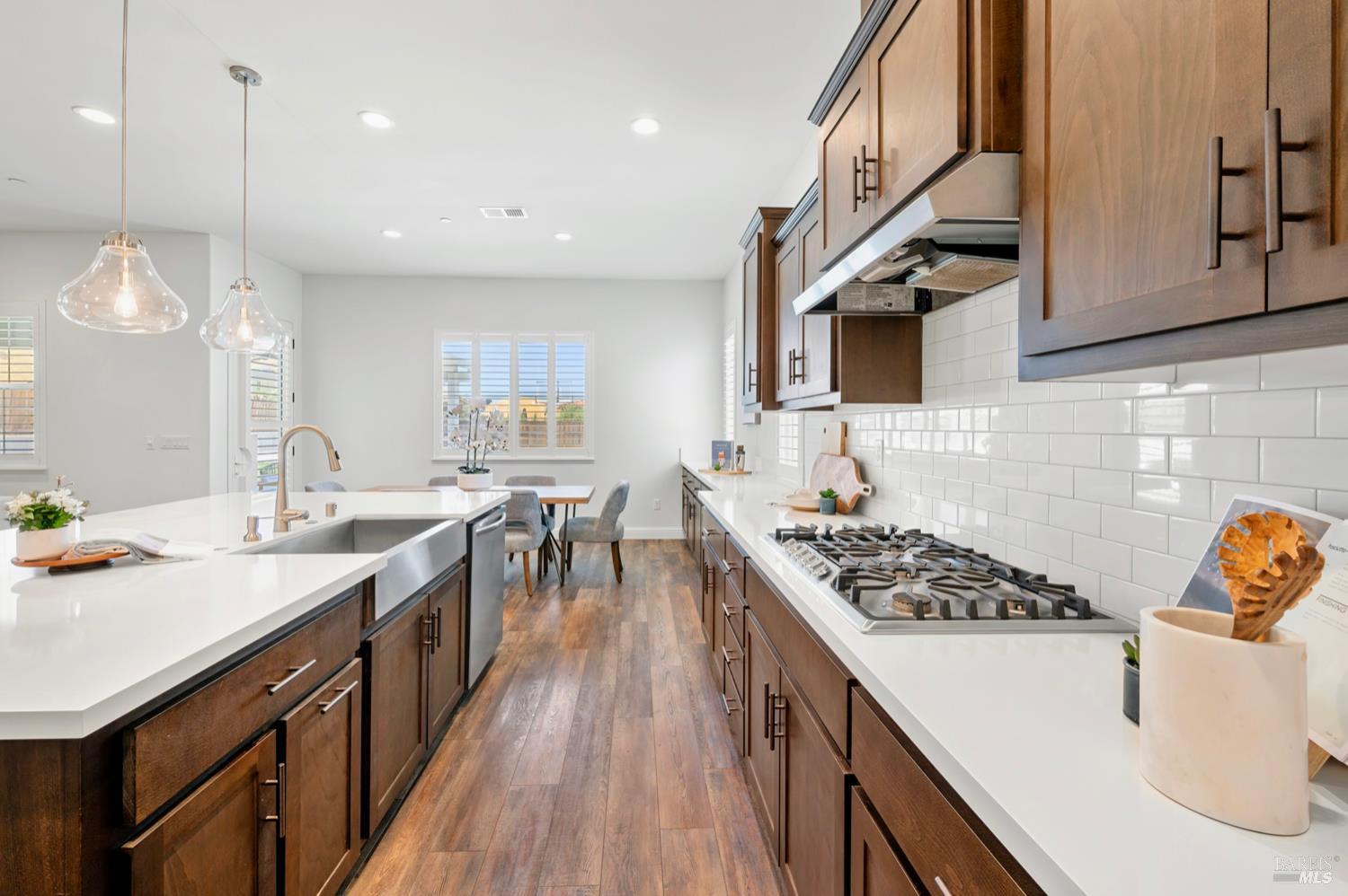 6006 Peacock Ct