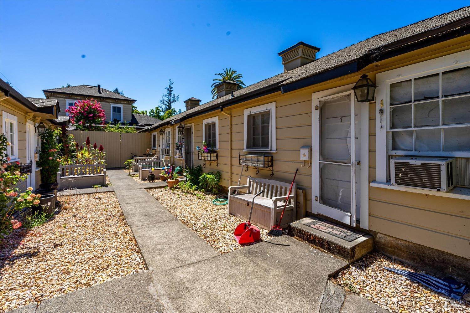 1139 Lincoln Avenue