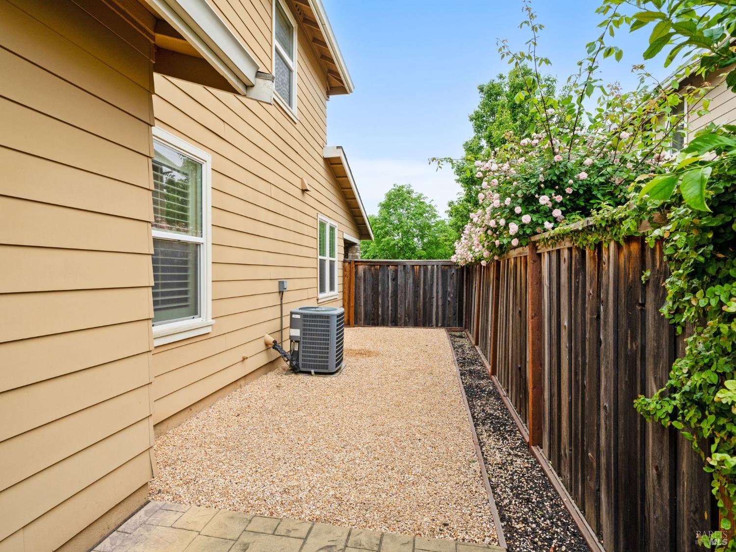 3263 Atherton Cir