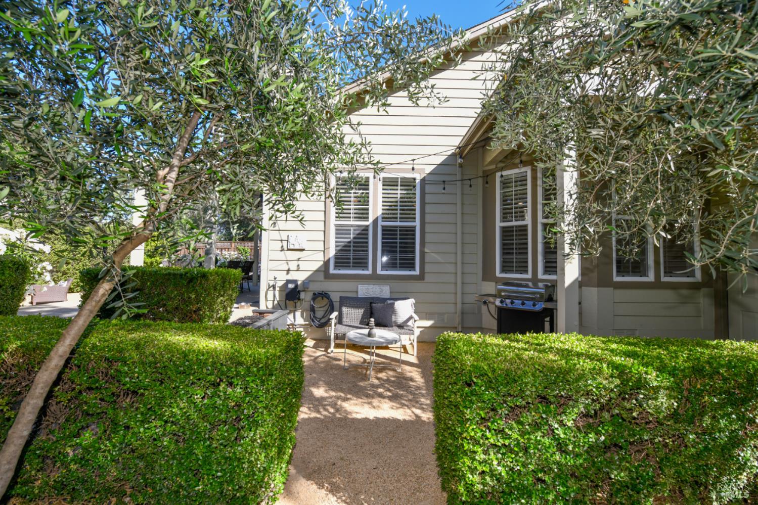 1571 Voorhees Cir