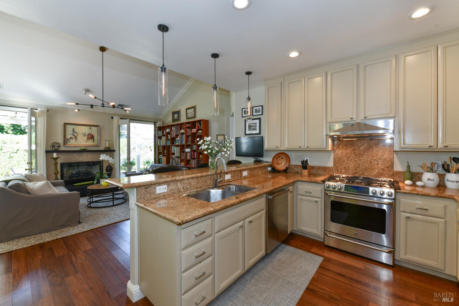 1571 Voorhees Cir