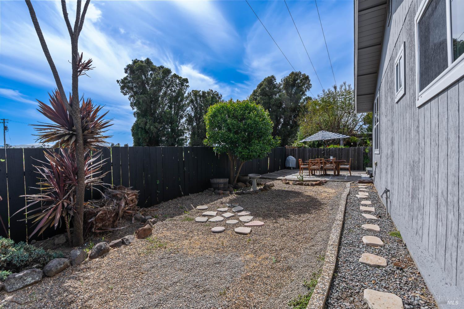 733 Whispering Bay Ln