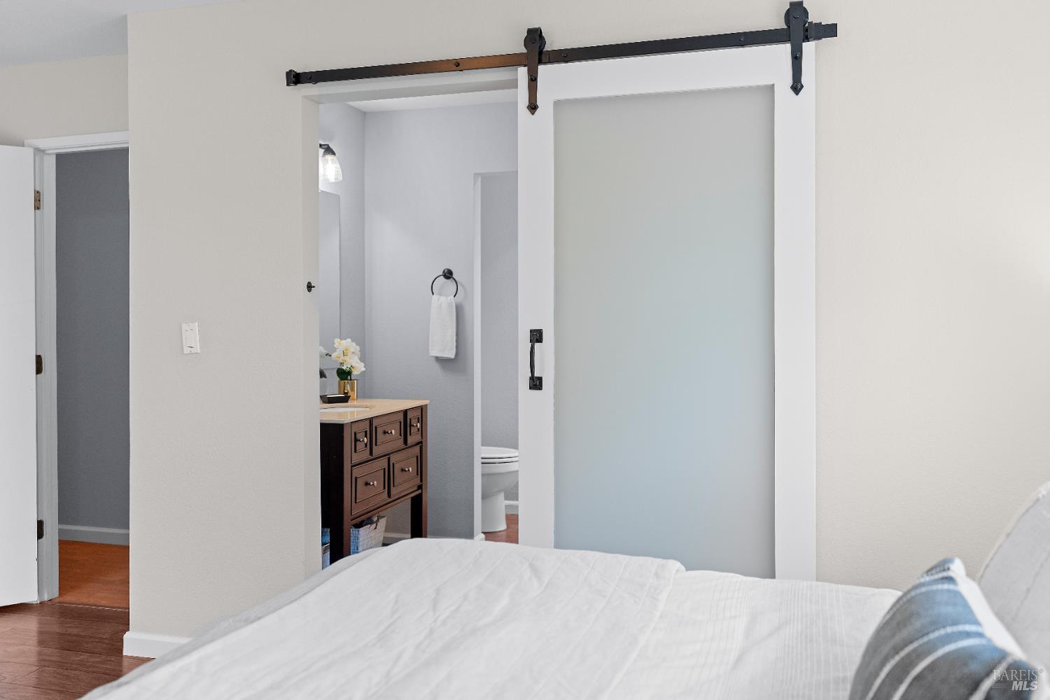 733 Whispering Bay Ln