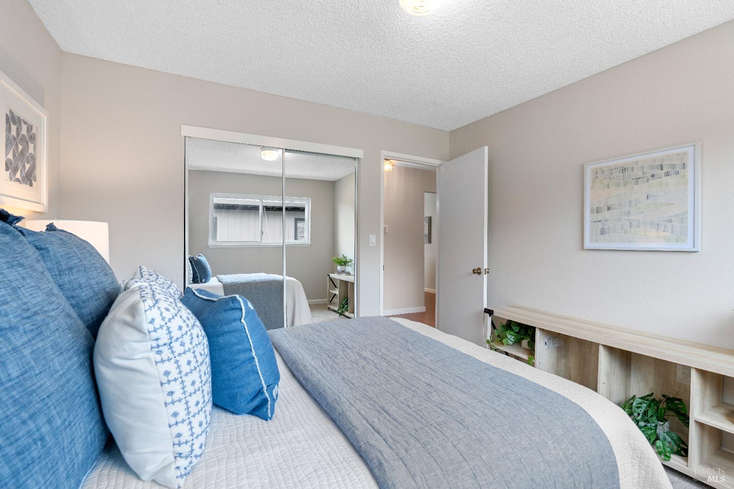 733 Whispering Bay Ln