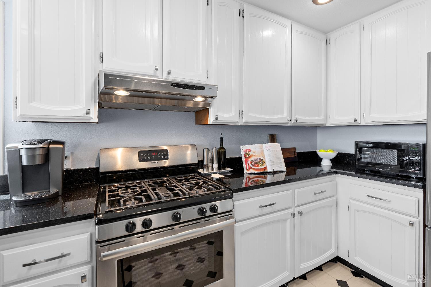 733 Whispering Bay Ln