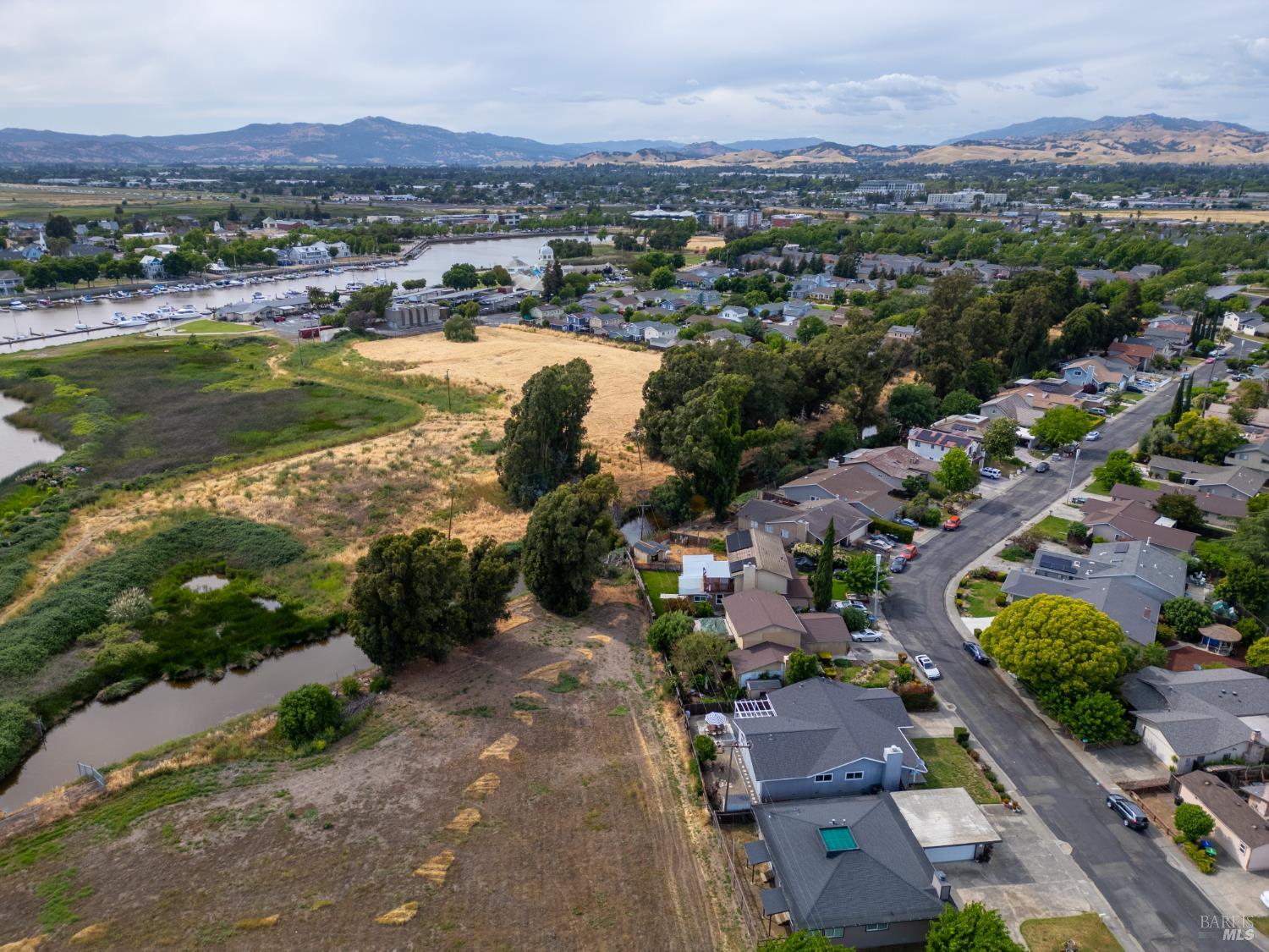 733 Whispering Bay Ln