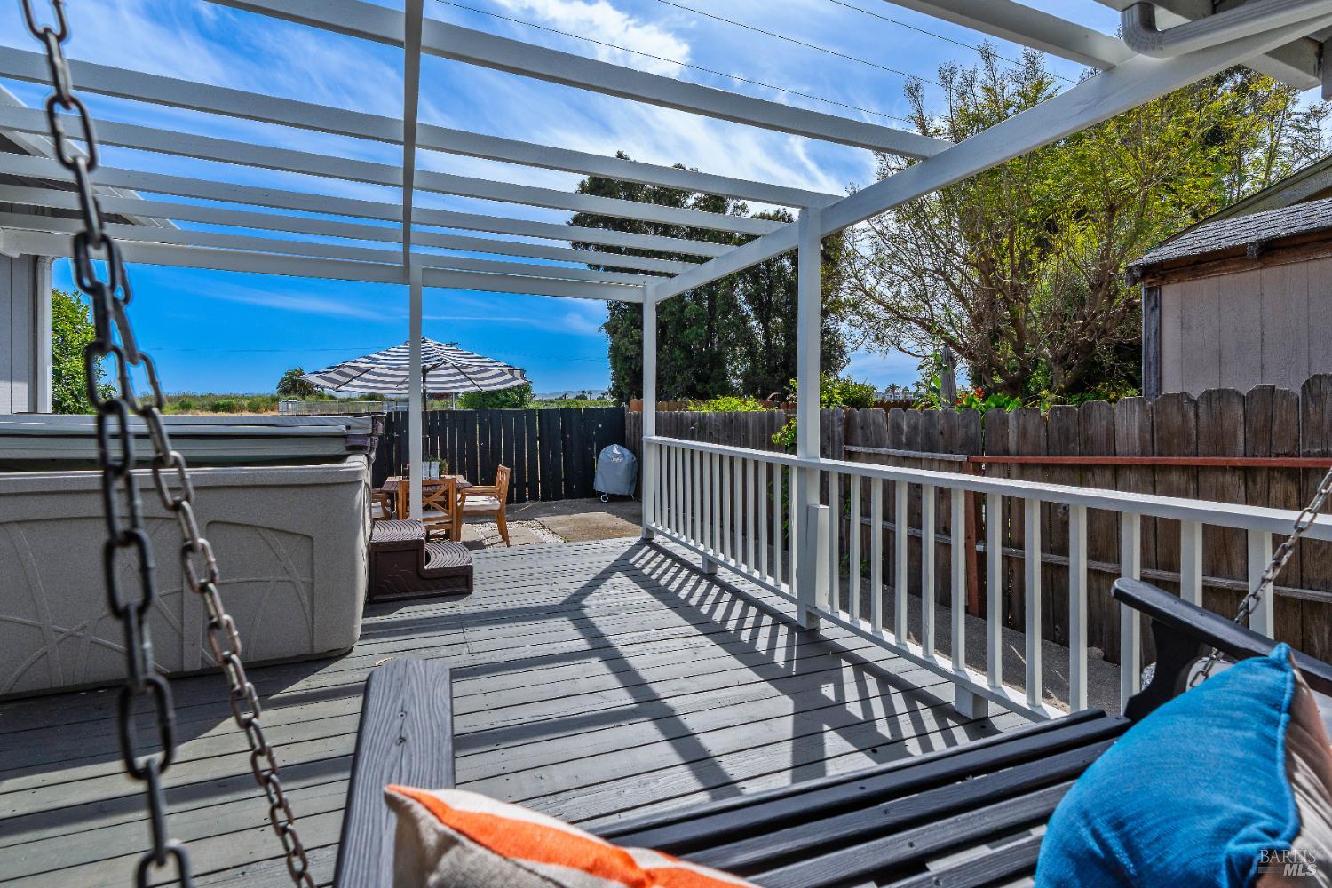 733 Whispering Bay Ln