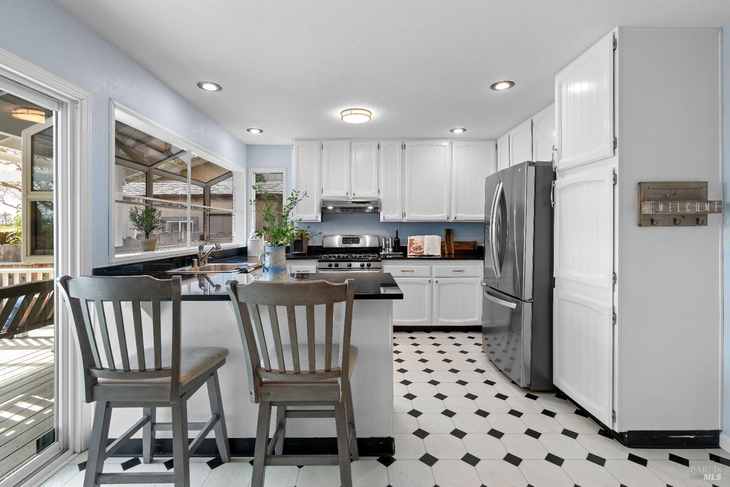 733 Whispering Bay Ln