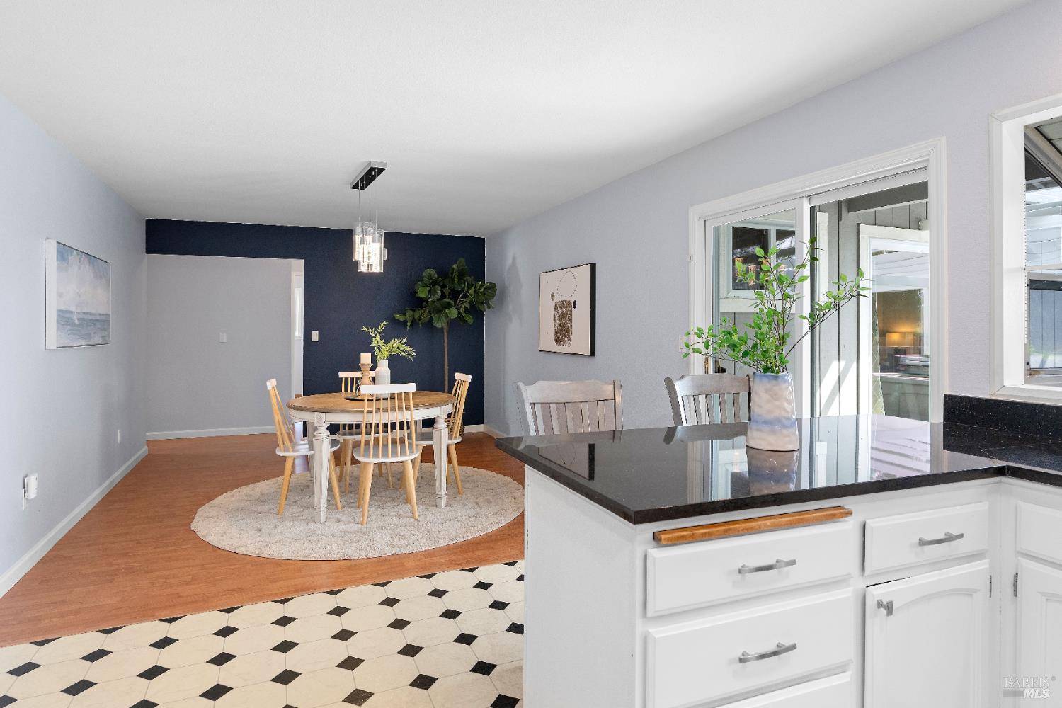 733 Whispering Bay Ln