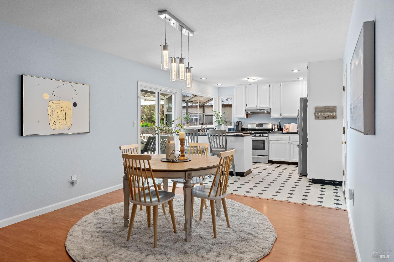 733 Whispering Bay Ln