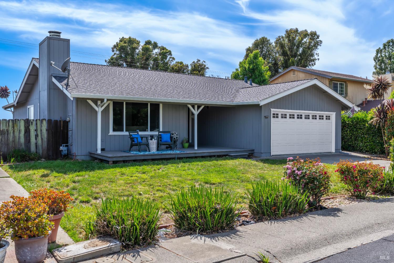 733 Whispering Bay Ln