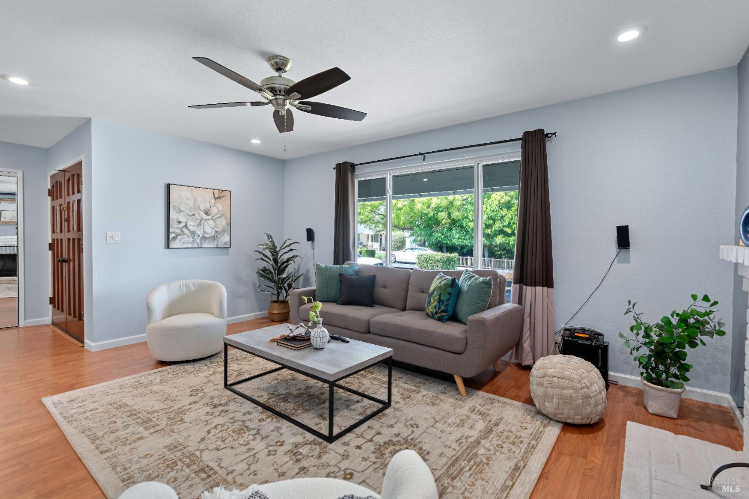 733 Whispering Bay Ln