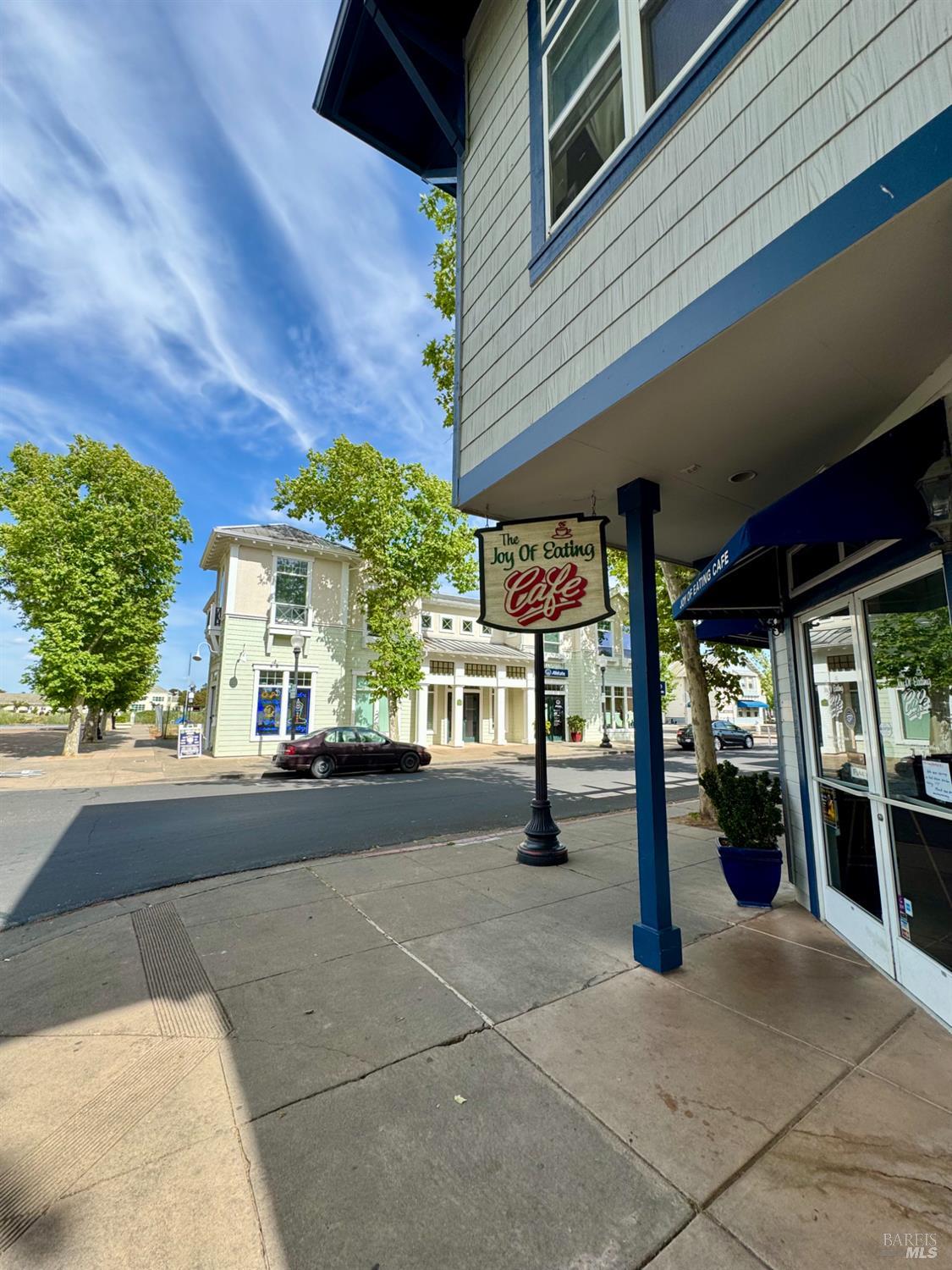 733 Whispering Bay Ln