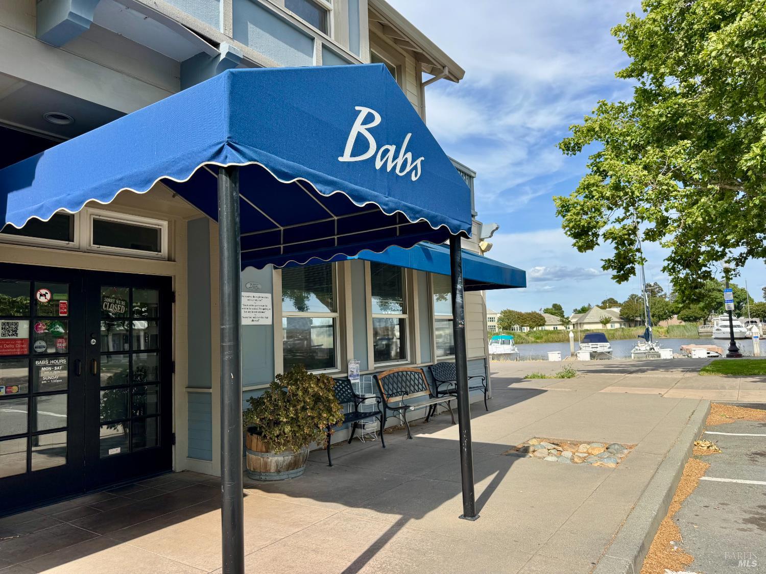 733 Whispering Bay Ln