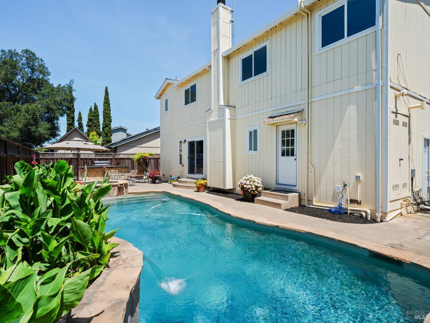 109 Paradise Dr