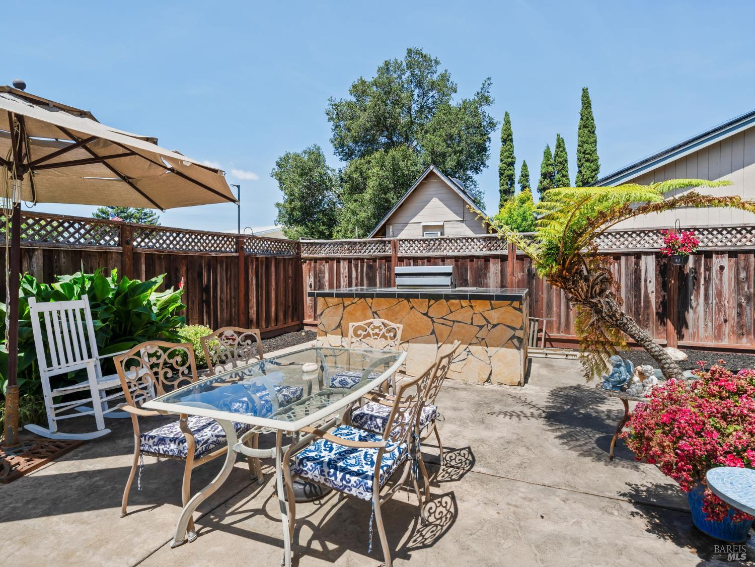 109 Paradise Dr