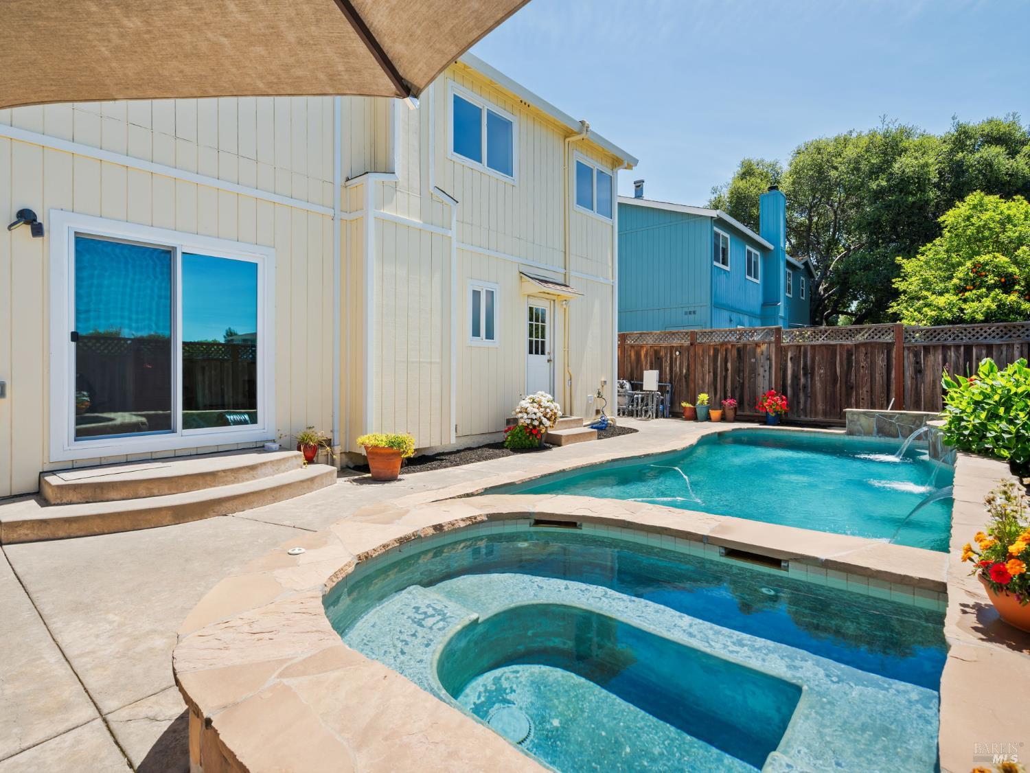 109 Paradise Dr