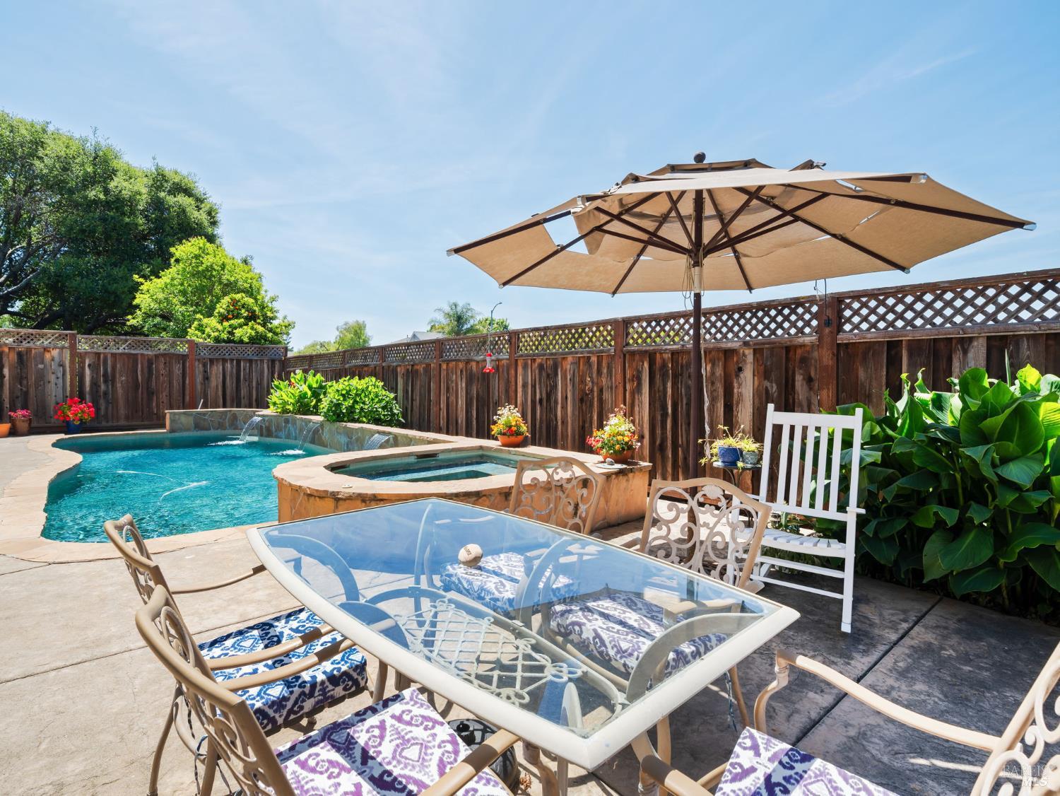 109 Paradise Dr