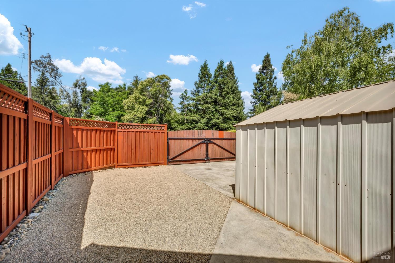 3042 Donna Dr