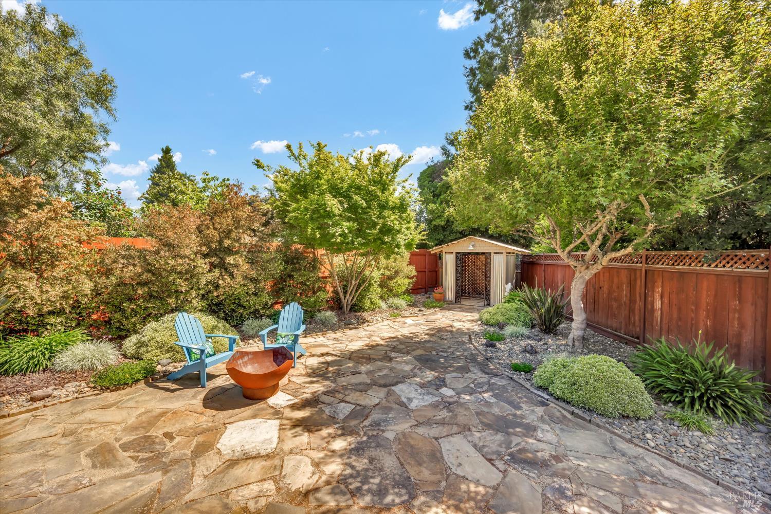 3042 Donna Dr