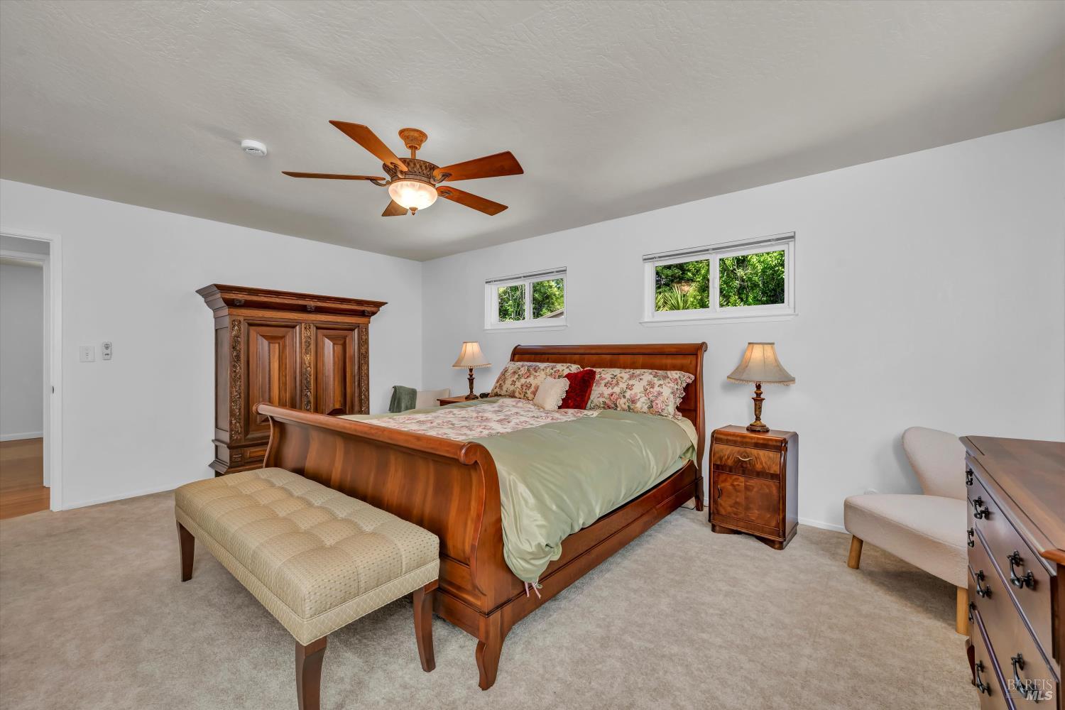 3042 Donna Dr