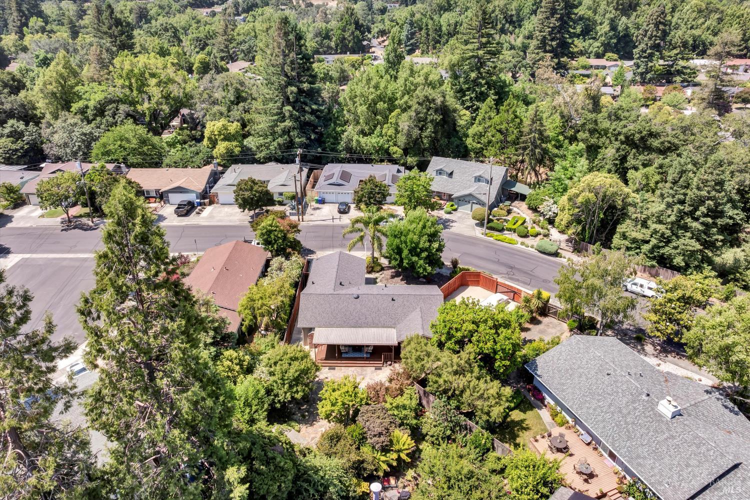 3042 Donna Dr
