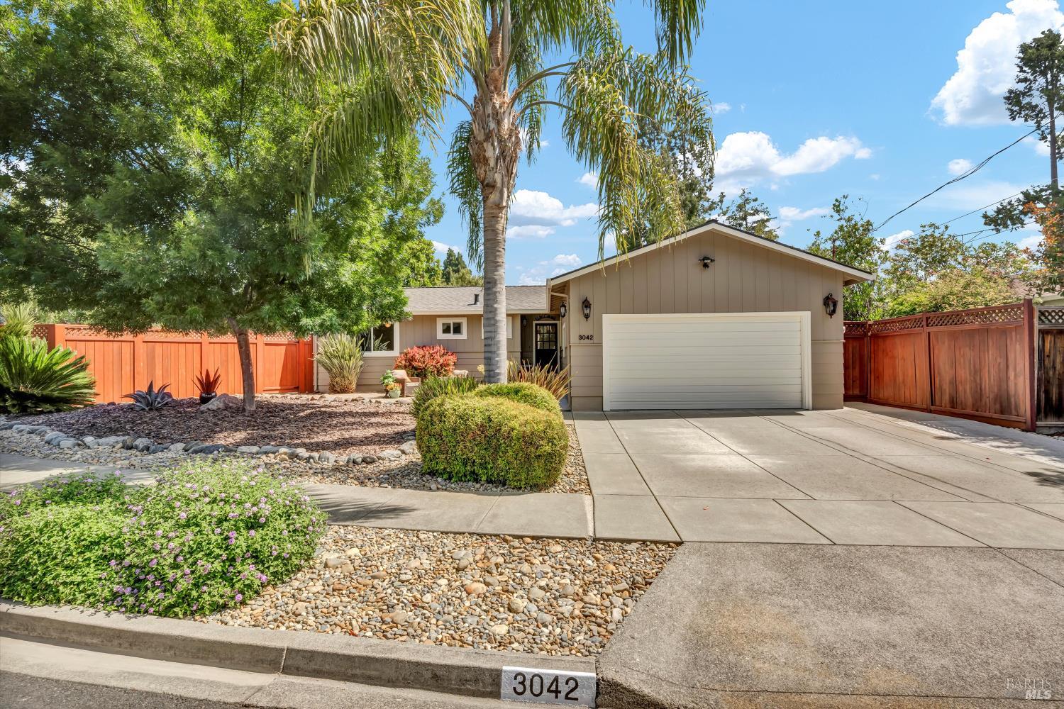 3042 Donna Dr