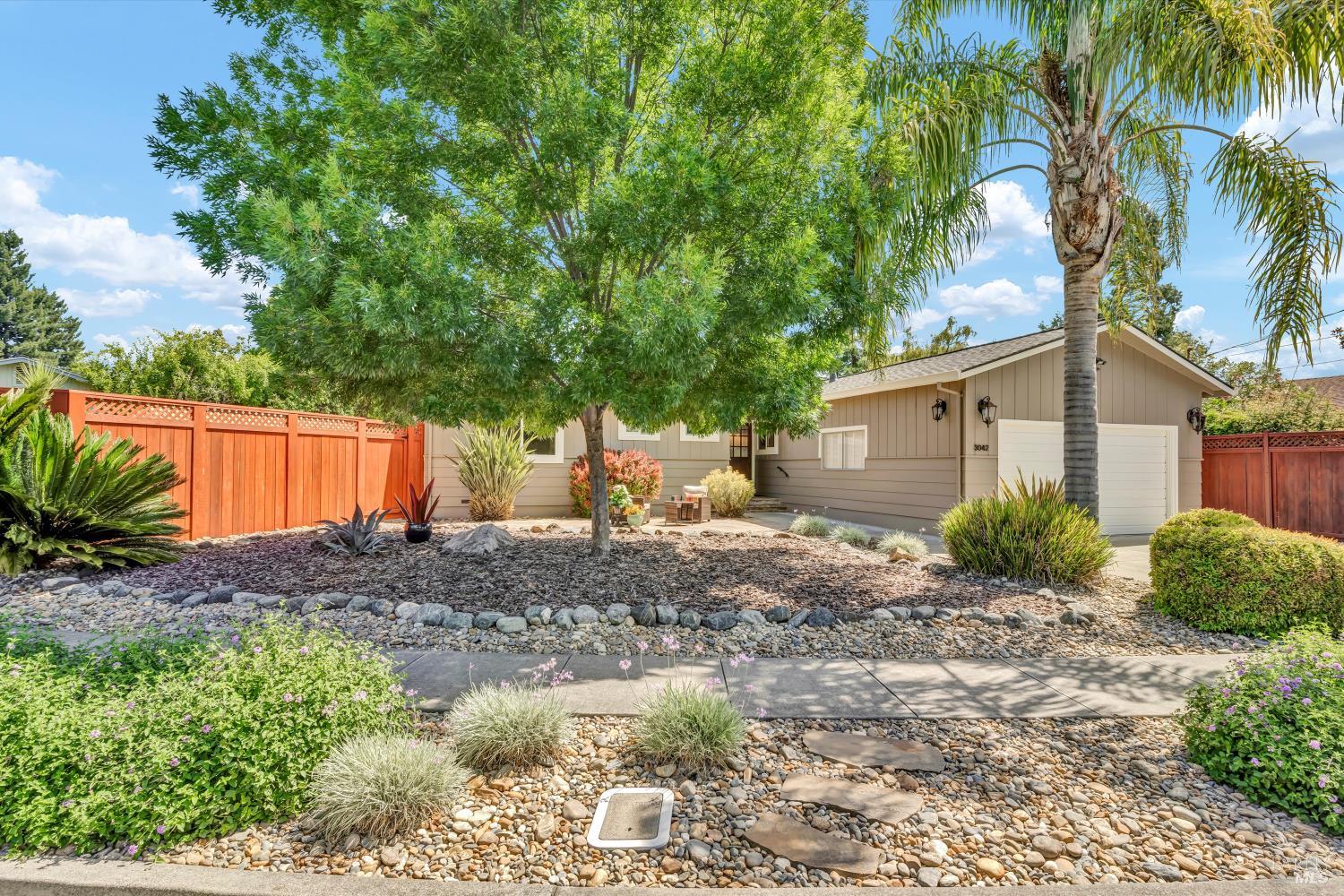3042 Donna Dr