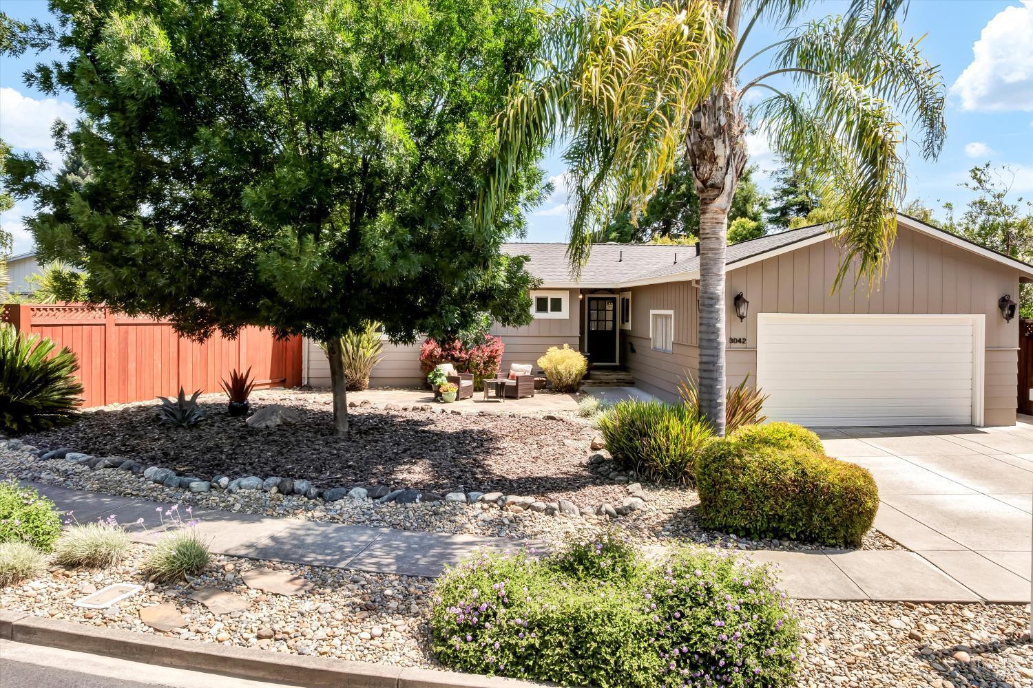 3042 Donna Dr