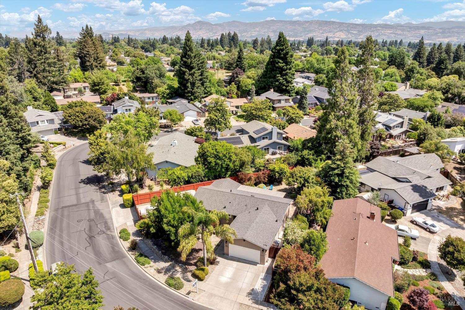 3042 Donna Dr