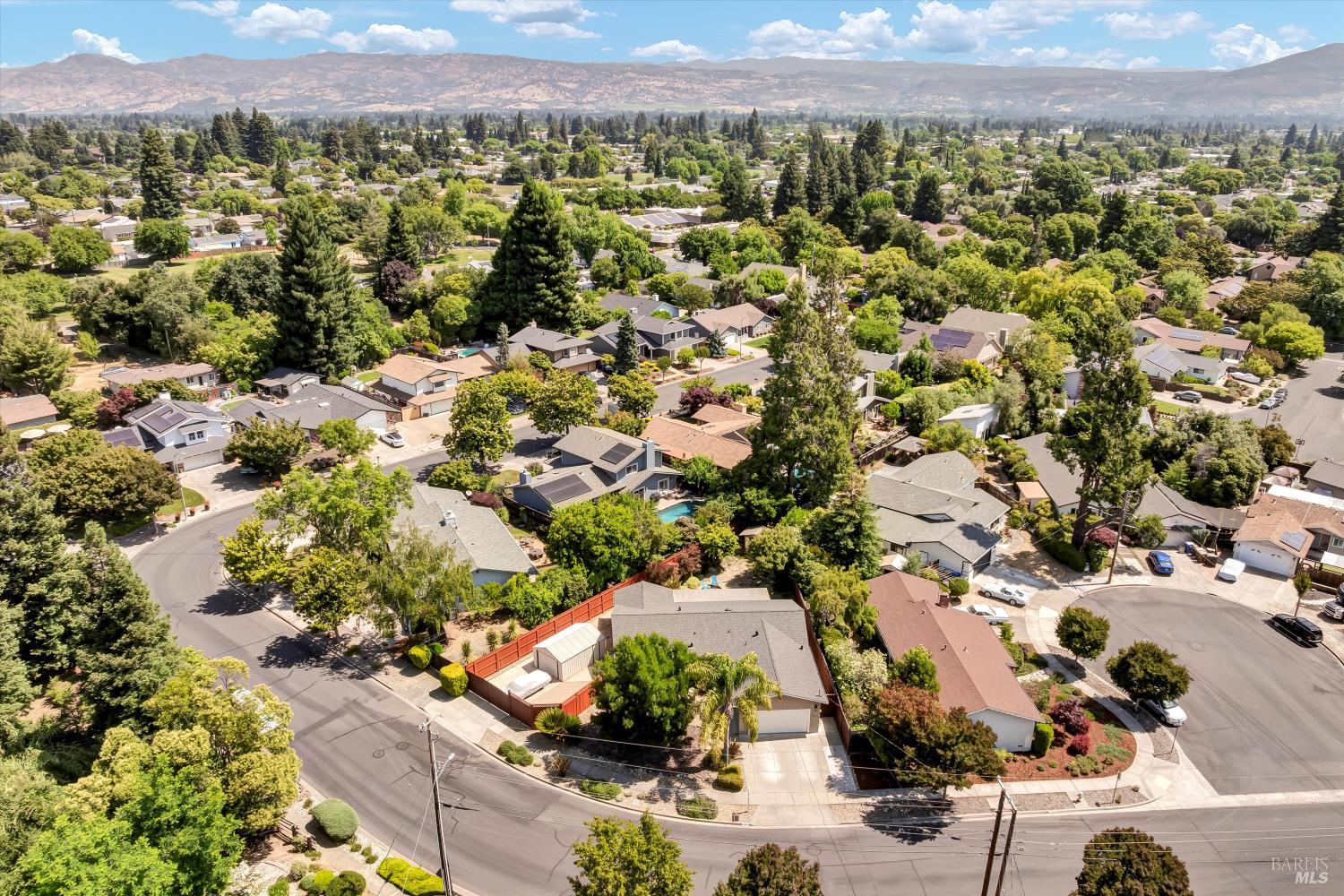 3042 Donna Dr