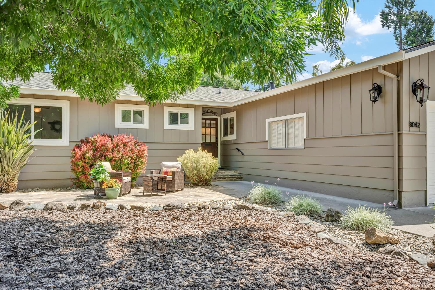 3042 Donna Dr