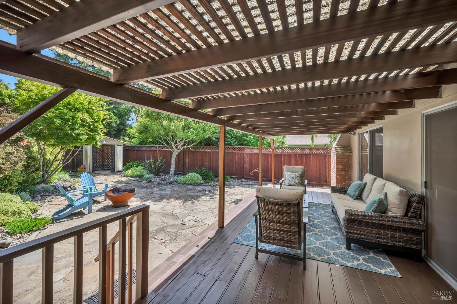 3042 Donna Dr