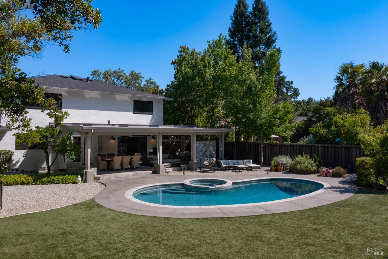 613 Harvest Ln