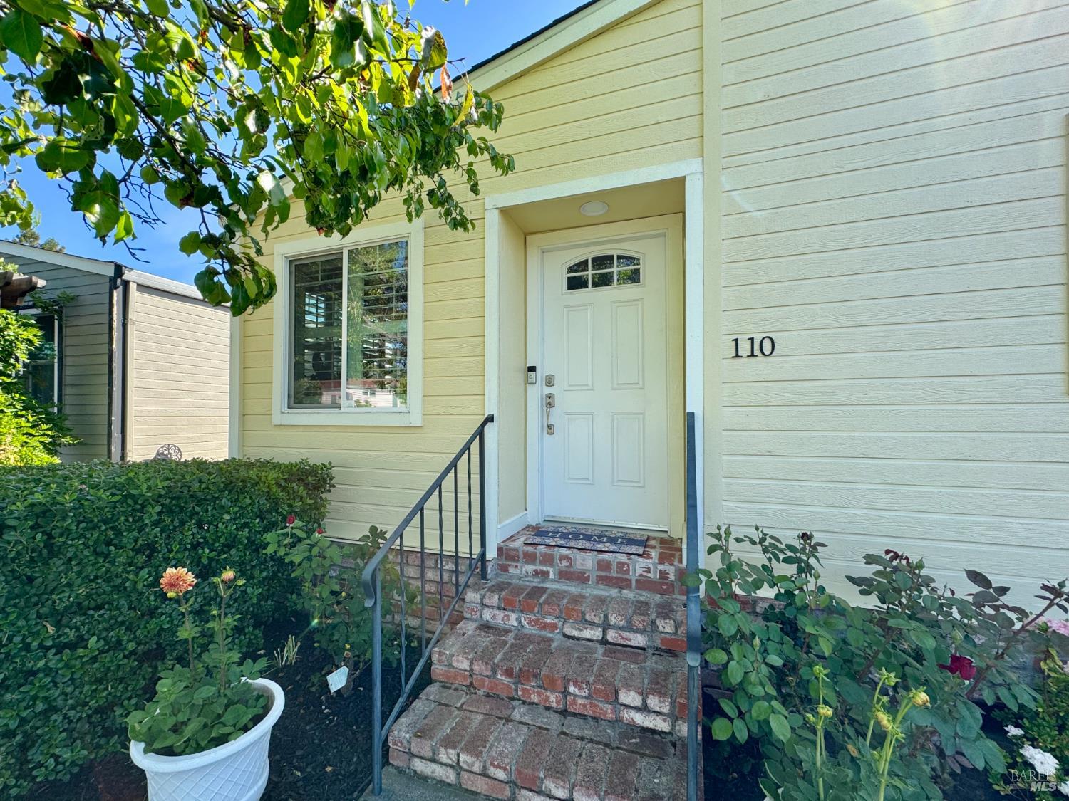 110 Falcon Crest Cir