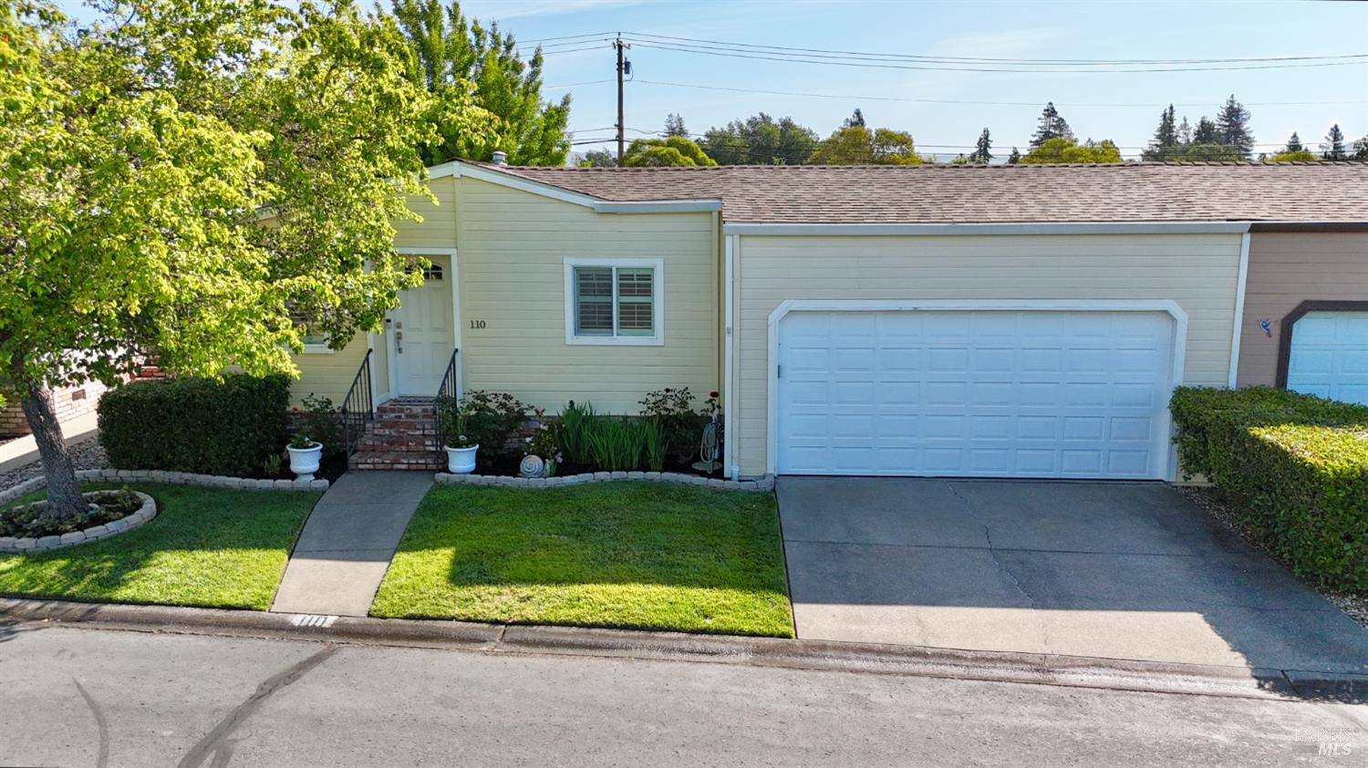 110 Falcon Crest Cir