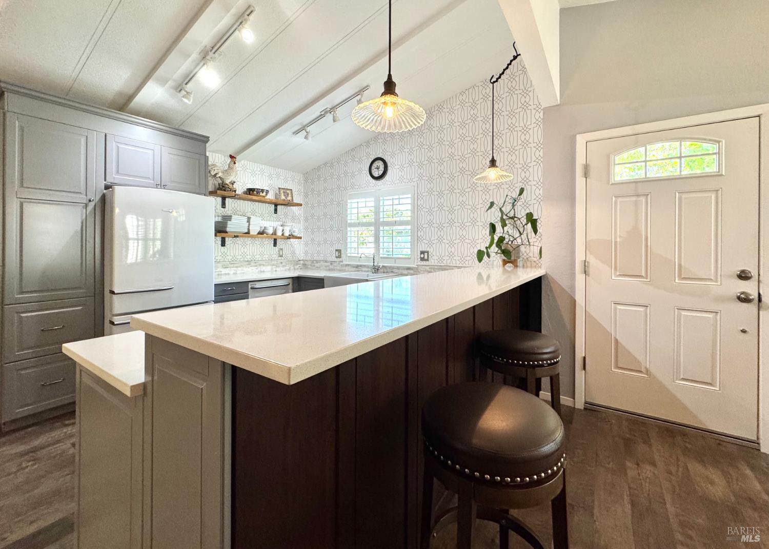110 Falcon Crest Cir