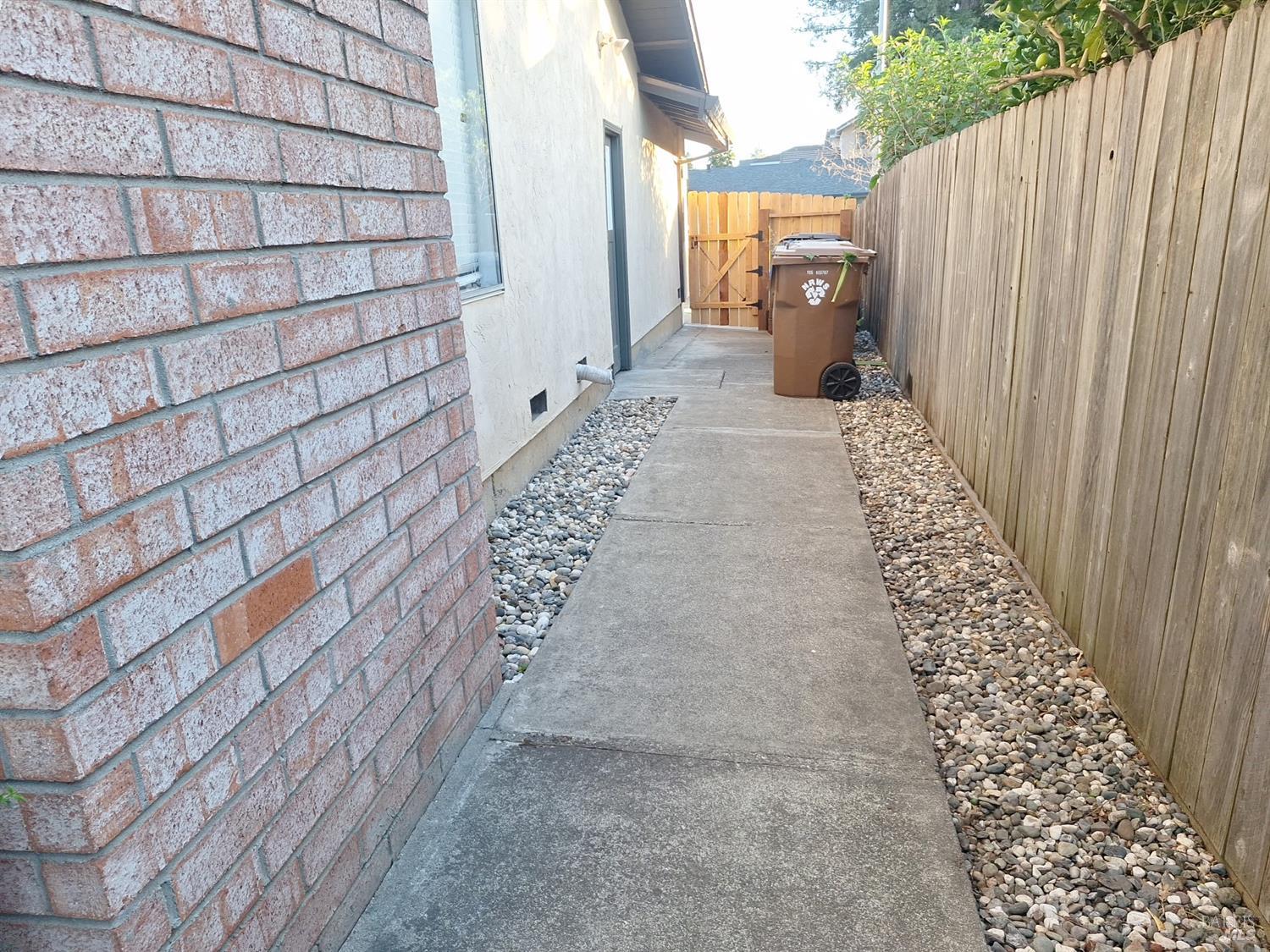 4024 Tokay Dr