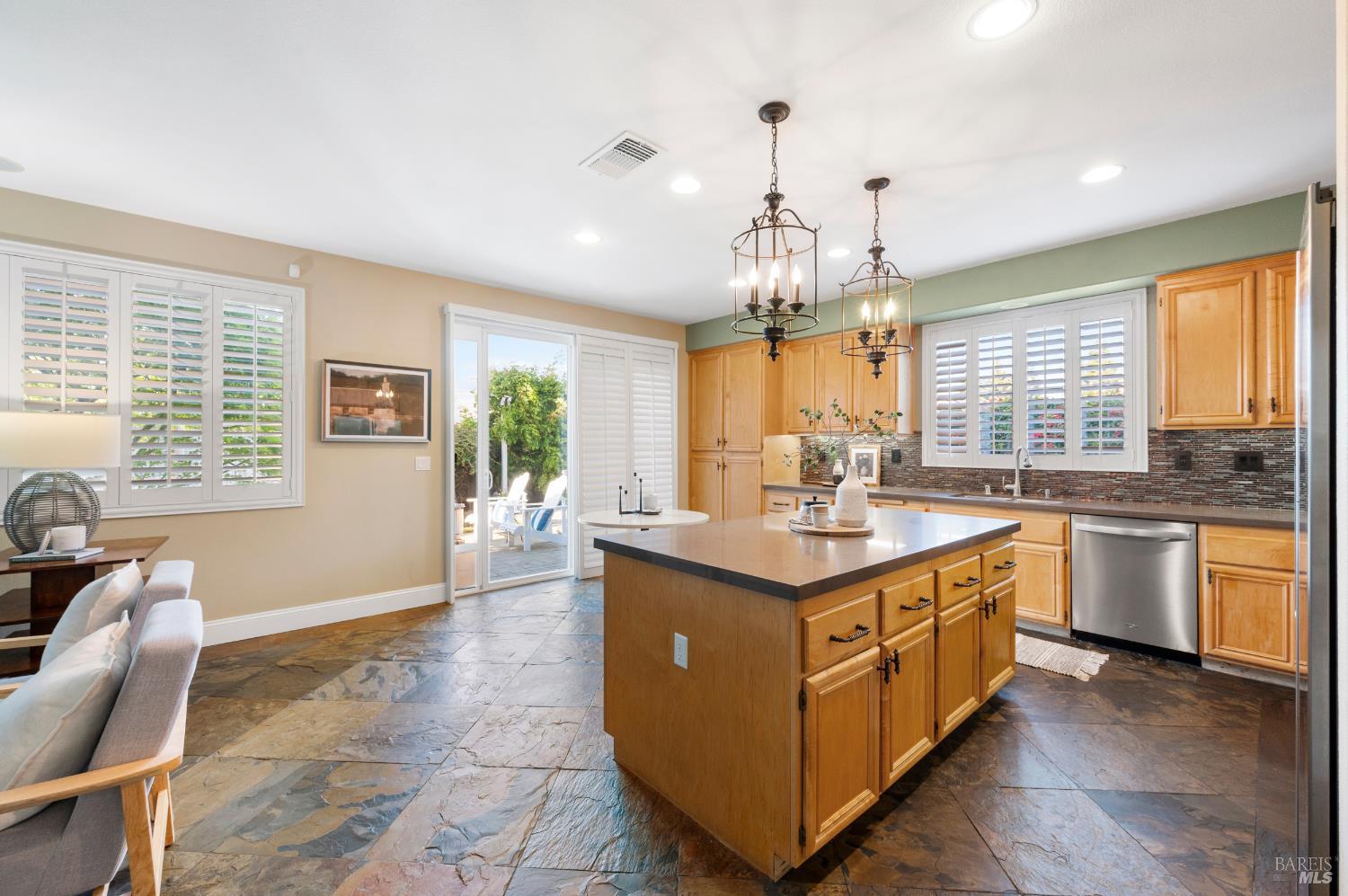 479 Jasper Ct