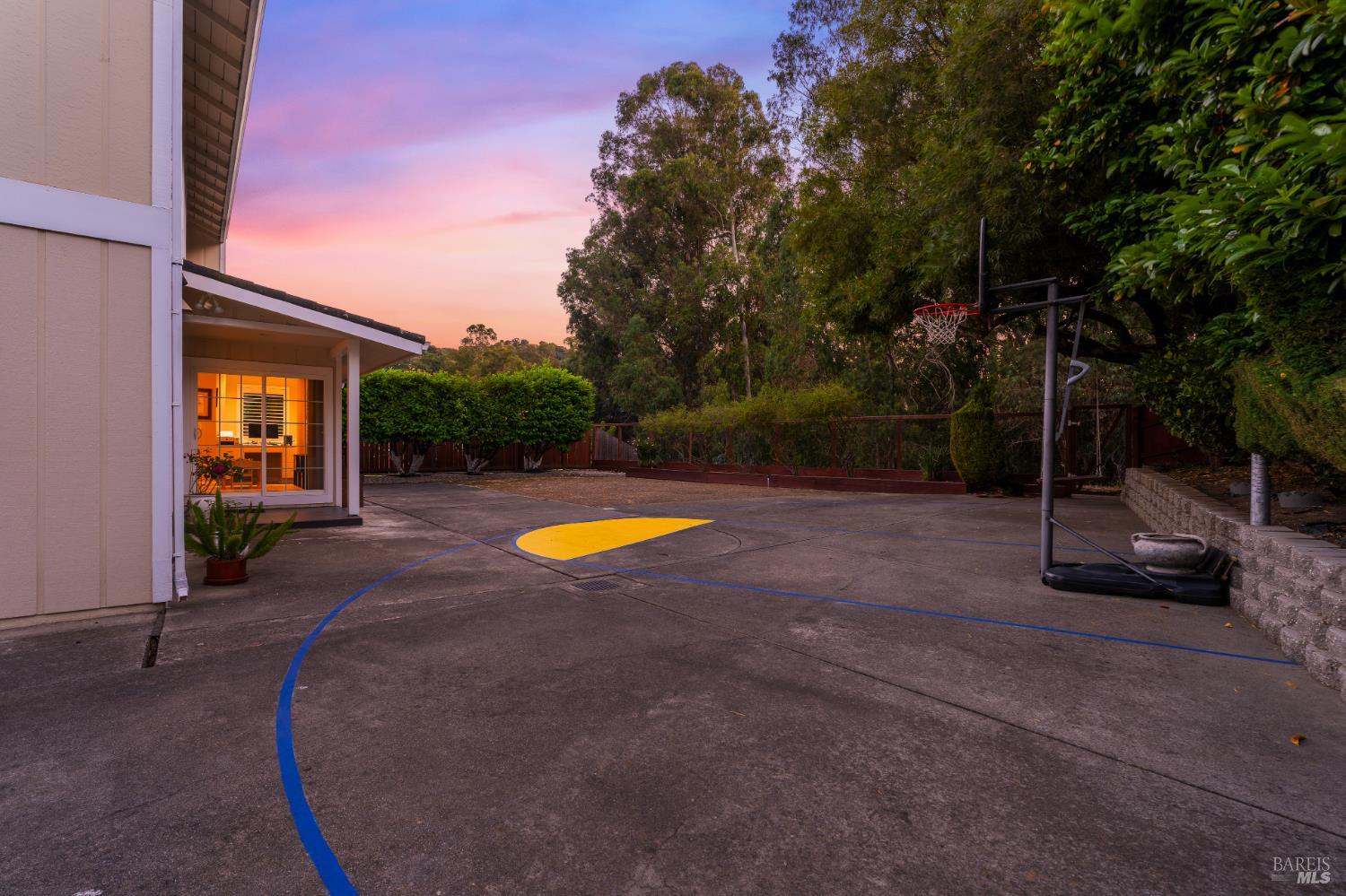 2328 Redwood Rd