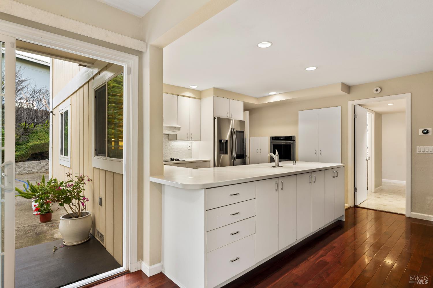 2328 Redwood Rd