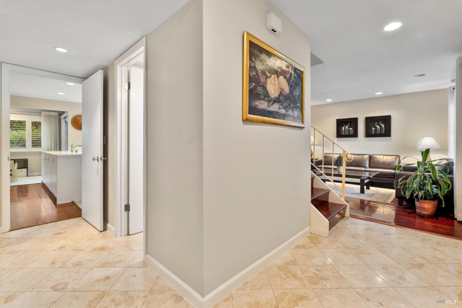 2328 Redwood Rd