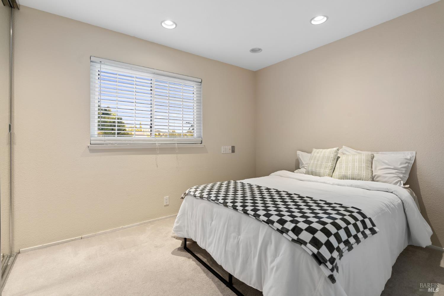 2328 Redwood Rd
