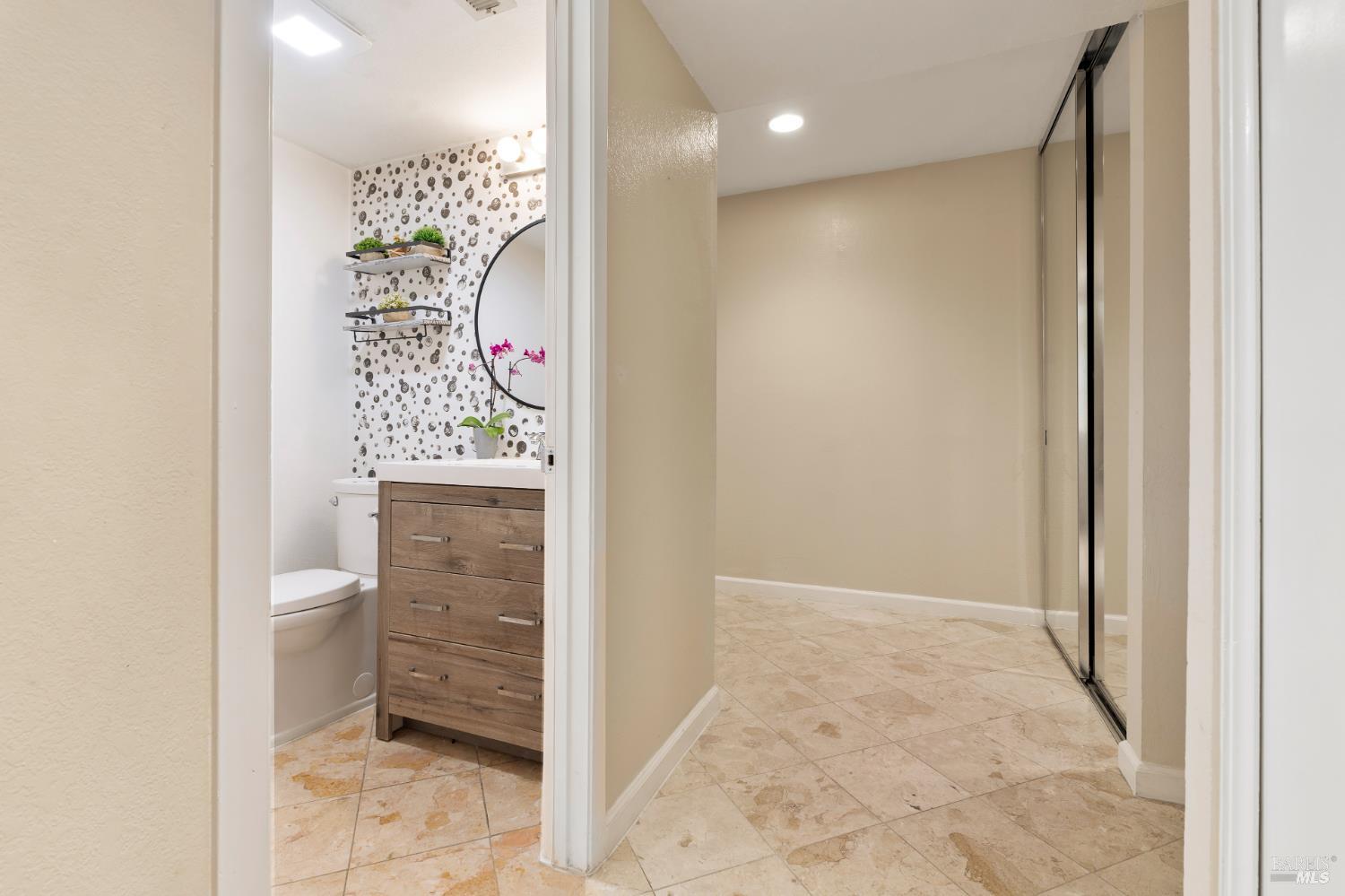 2328 Redwood Rd