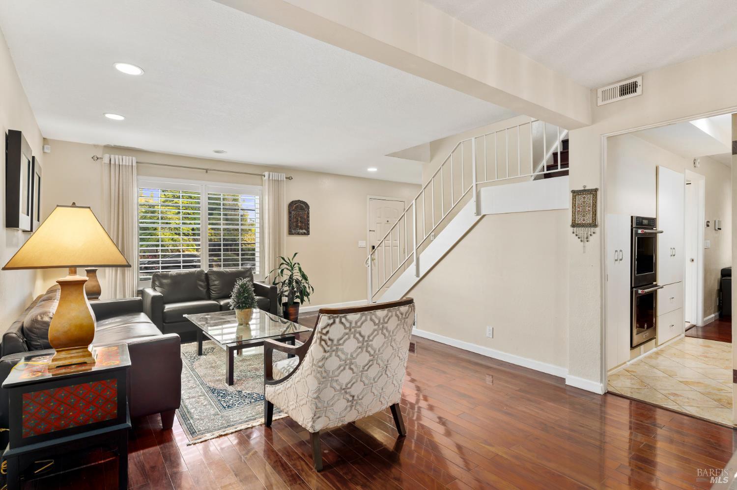 2328 Redwood Rd