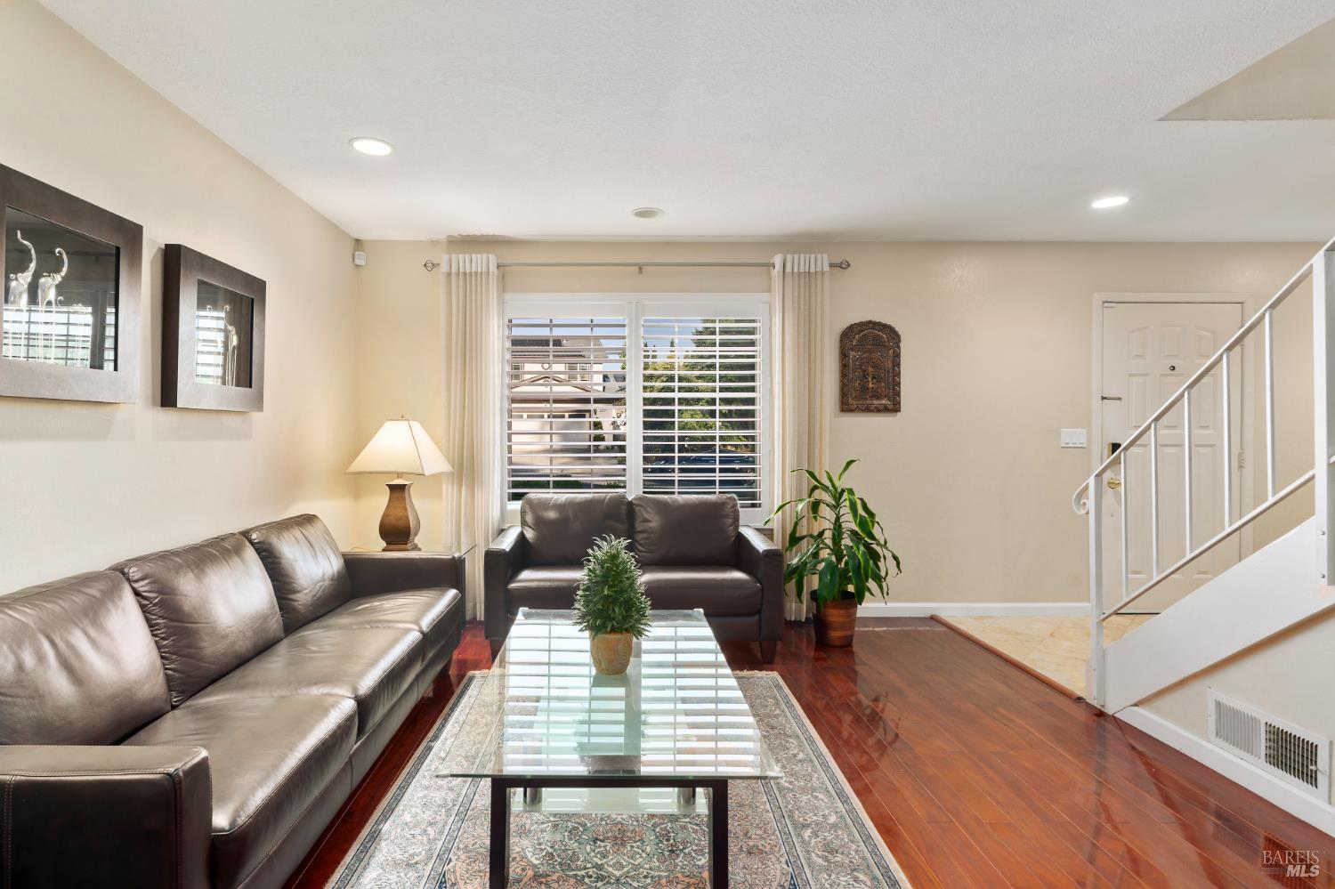 2328 Redwood Rd